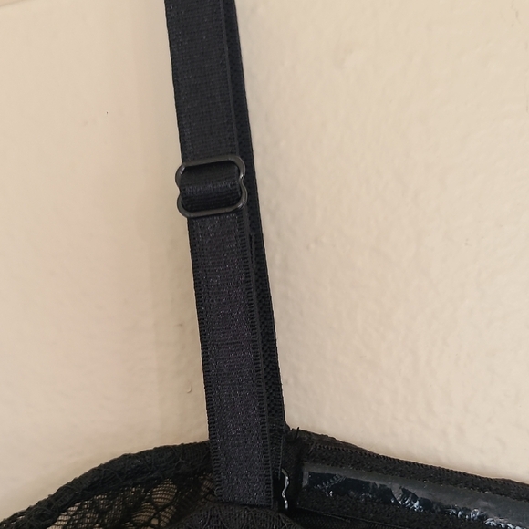 Guess Black and Pink Off-the-Shoulder Bodycon Mini Dress - Picture 5 of 9